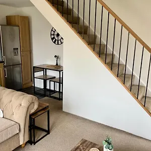 Central, Stylish & Cosy With Large Garden & Parking, Bournemouth
